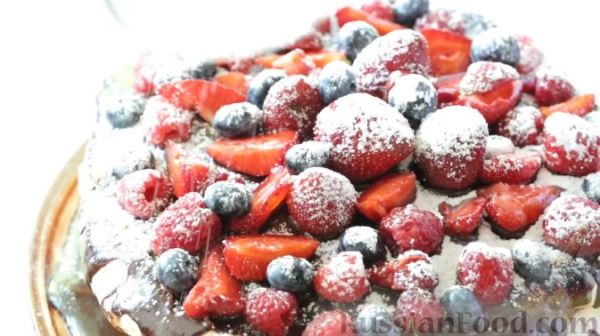 Торт "Павлова" с ягодами и глазурью