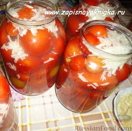 Рецепт вкусных заготовок: помидоры с чесноком на зиму