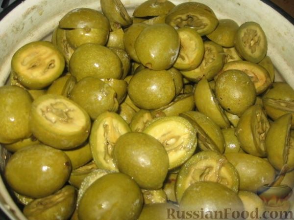 Варенье из зеленых грецких орехов